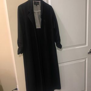 Long sleeve knee length blazer w/ pockets